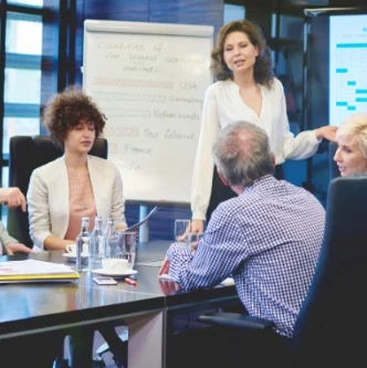Equipe em reunião empresarial